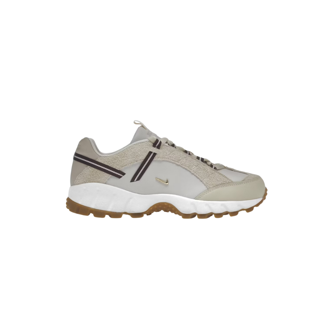 NIKE AIR HUMARA LX JACQUEMUS LIGHT BONE GOLD