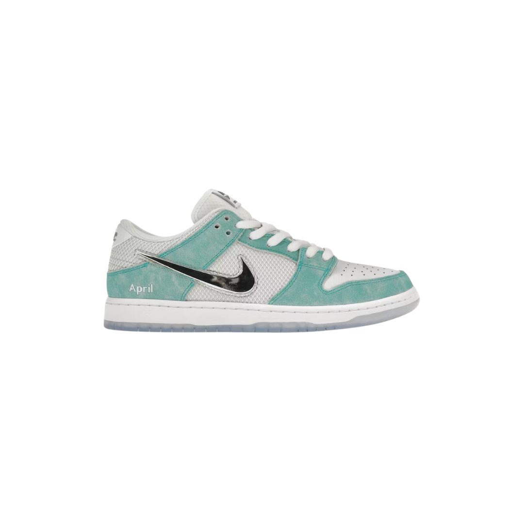 NIKE DUNK SB LOW APRIL SKATEBOARDS