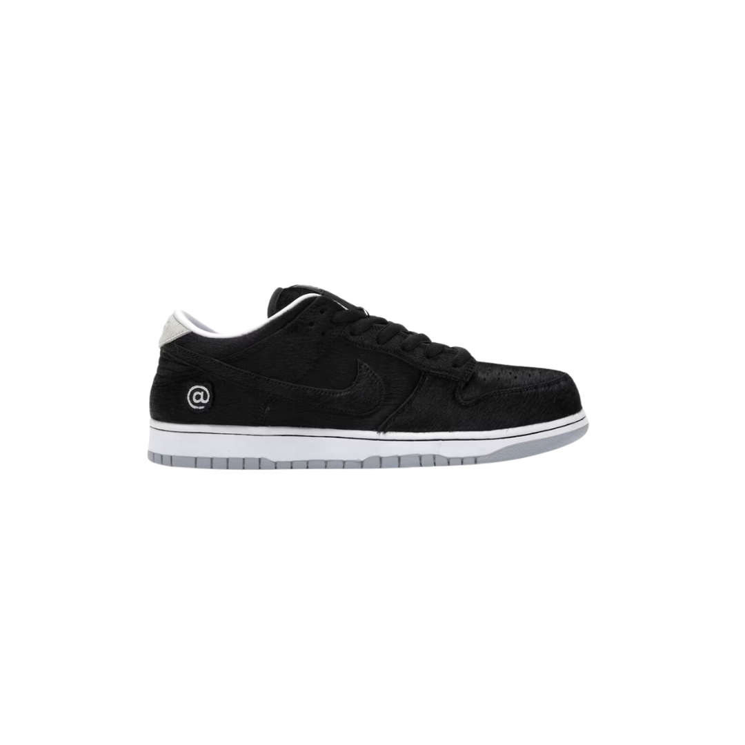 NIKE DUNK SB LOW MEDICOM TOY
