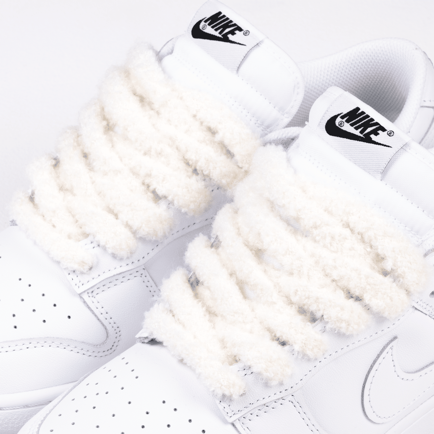 SWEET LACES FLUFFY POLAR BEAR