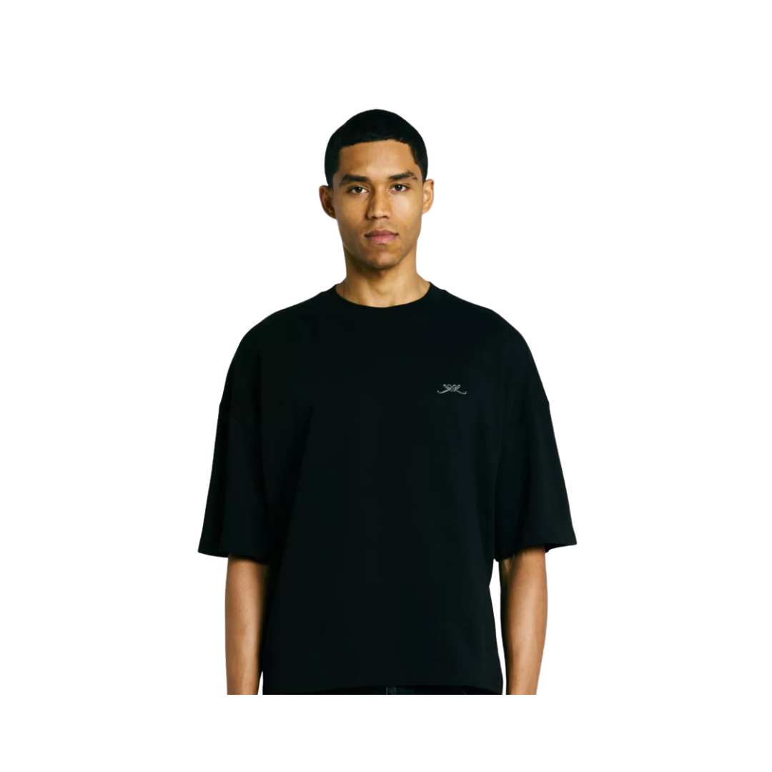LEVTIC INITIAL PIN T-SHIRT - BLACK