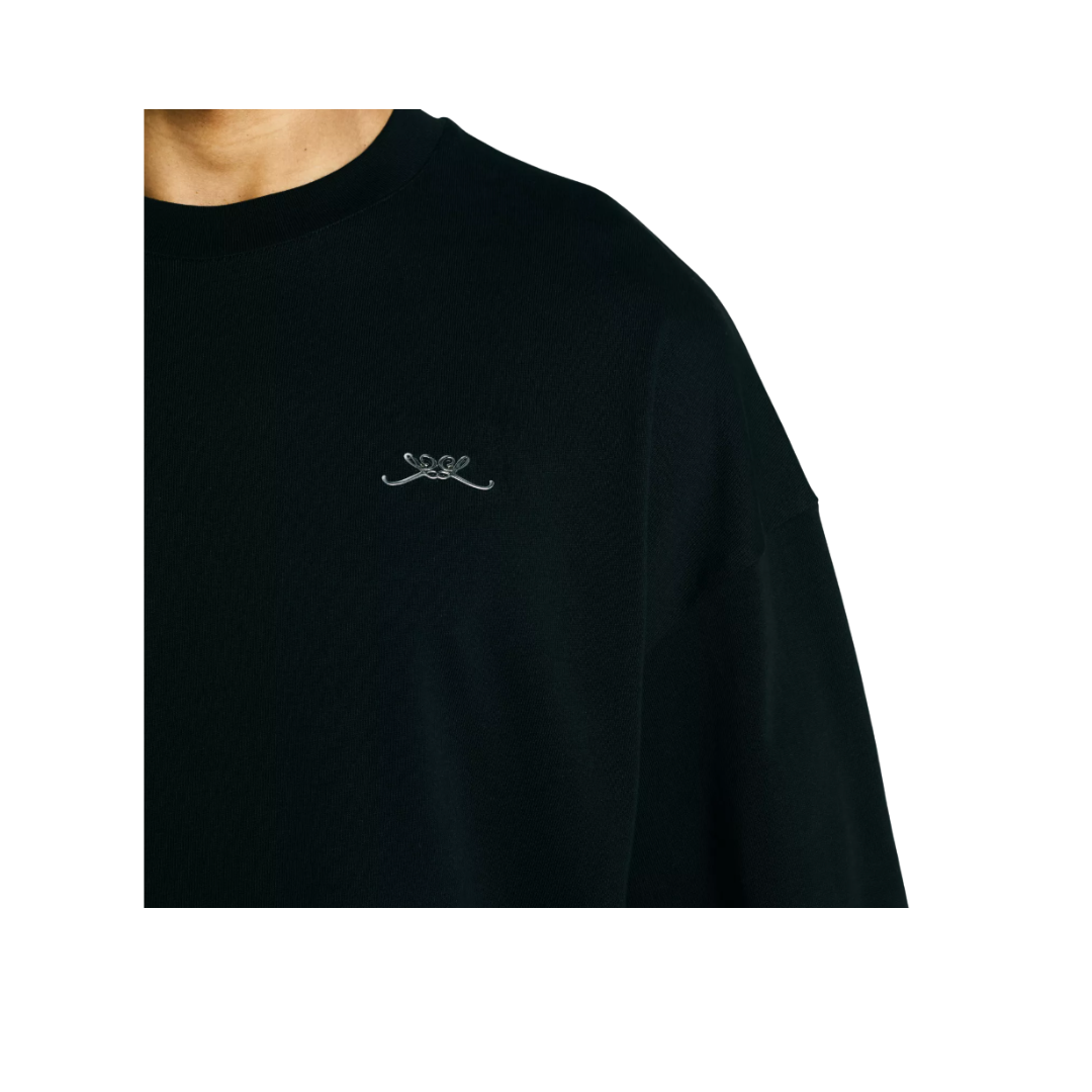 LEVTIC INITIAL PIN T-SHIRT - BLACK