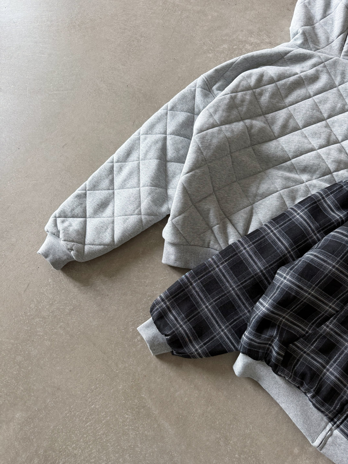 ORELIEN REVERSIBLE QUUILTED/FLANNEL ZIP HOODIE