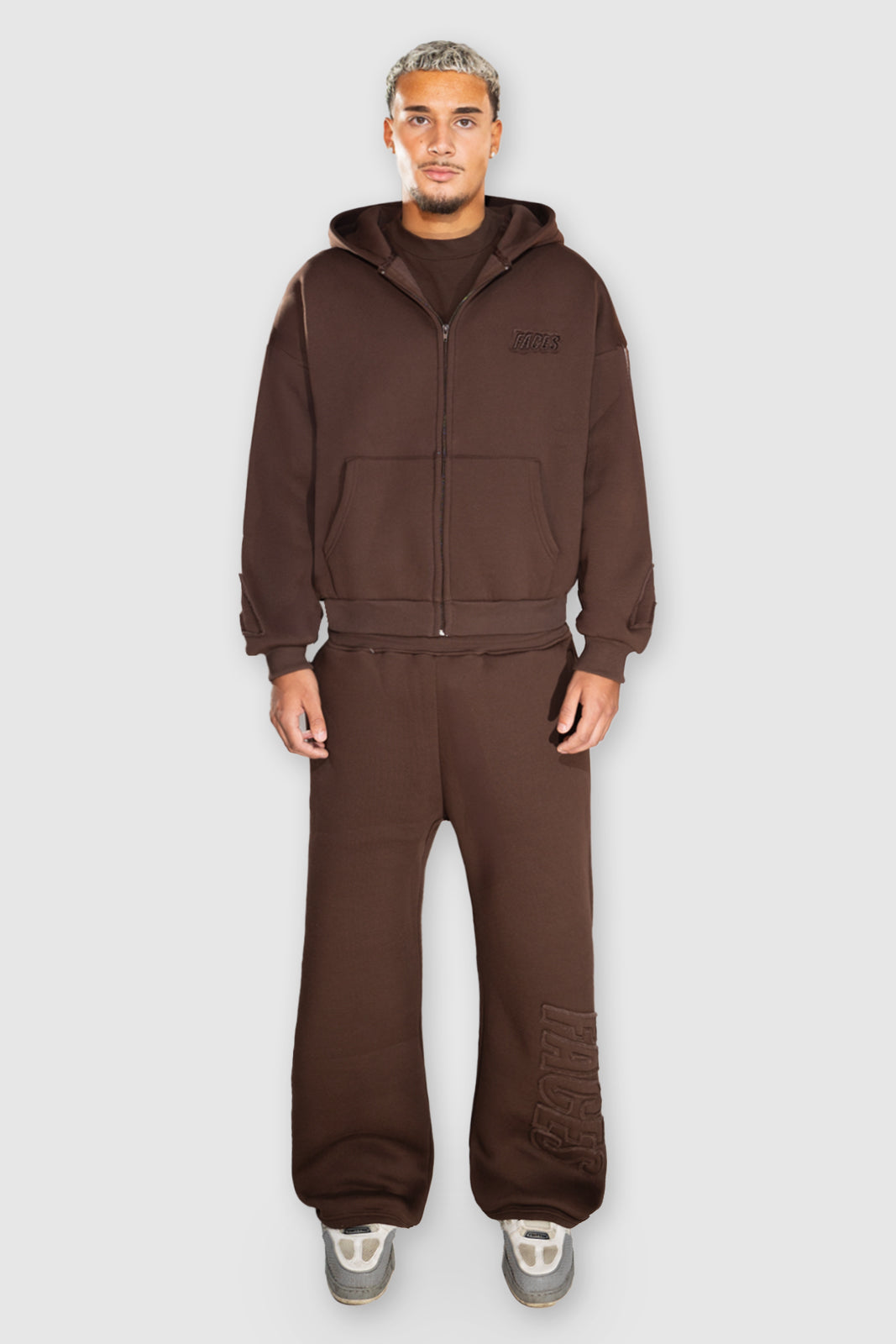 FACES CLOUDED 2026 ZIPPER I CHOCOLATE