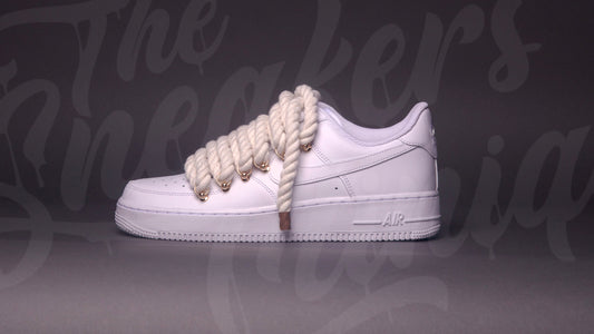 AIR FORCE 1 LOW TRIPLE WHITE BY THE SNEAKERS CLINIQUE BEIGE ROPE LACES